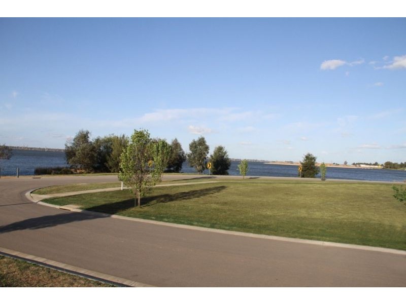 1 Shoreline Place, Yarrawonga VIC 3730