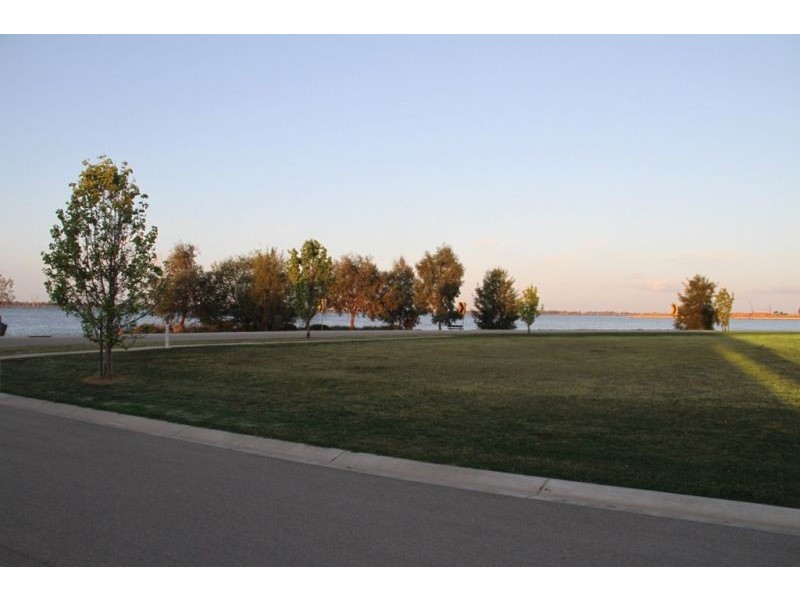 1 Shoreline Place, Yarrawonga VIC 3730