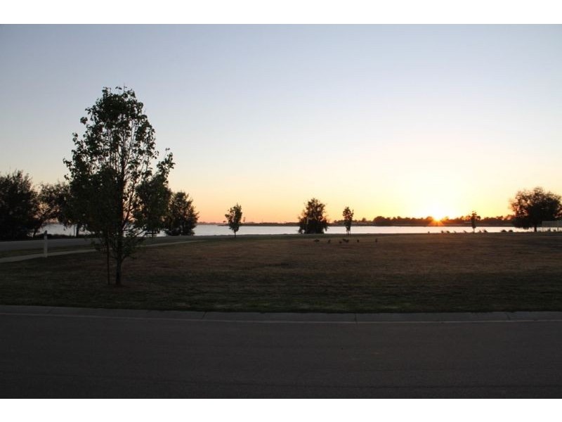 1 Shoreline Place, Yarrawonga VIC 3730