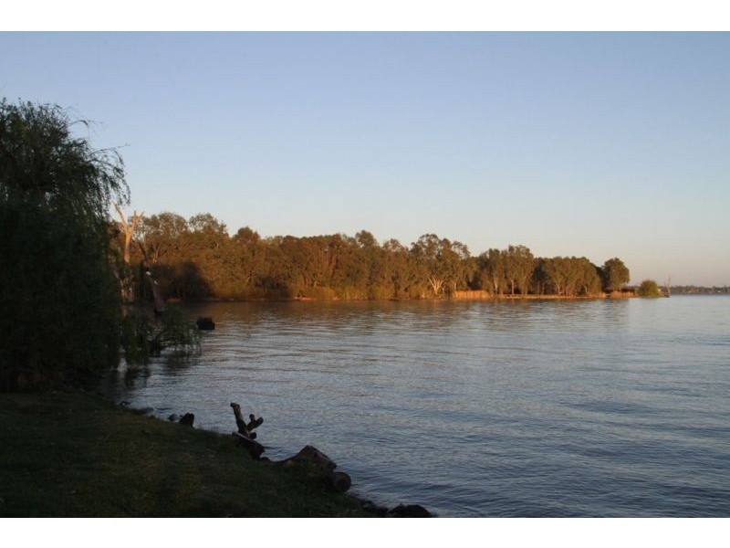 1 Shoreline Place, Yarrawonga VIC 3730