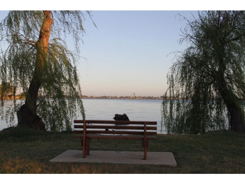 1 Shoreline Place, Yarrawonga VIC 3730