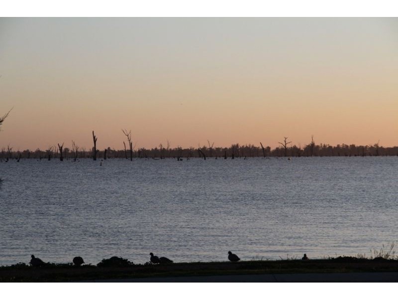 1 Shoreline Place, Yarrawonga VIC 3730