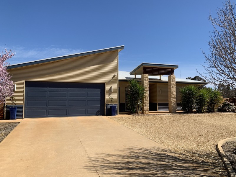 15 Keith Payne Court, Loxton SA 5333