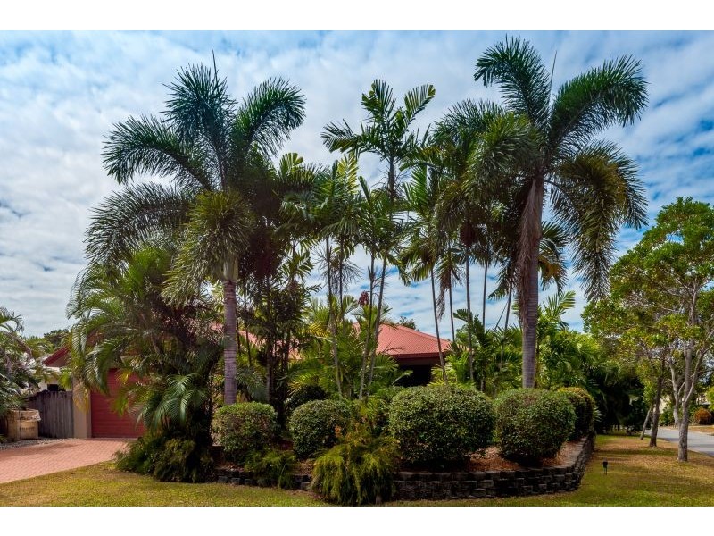 2 Tydeman Crescent, Clifton Beach QLD 4879