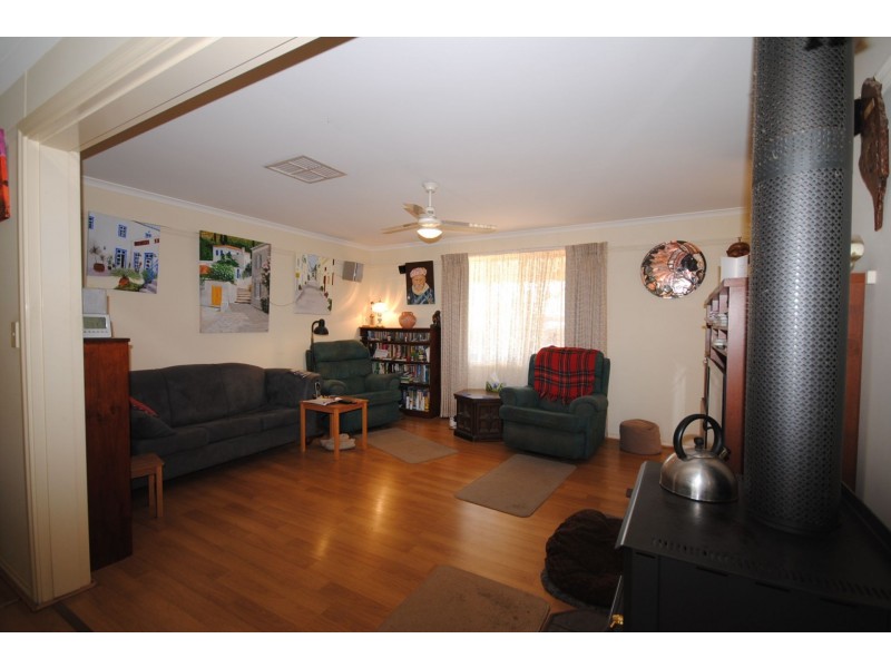 6 View St, York WA 6302