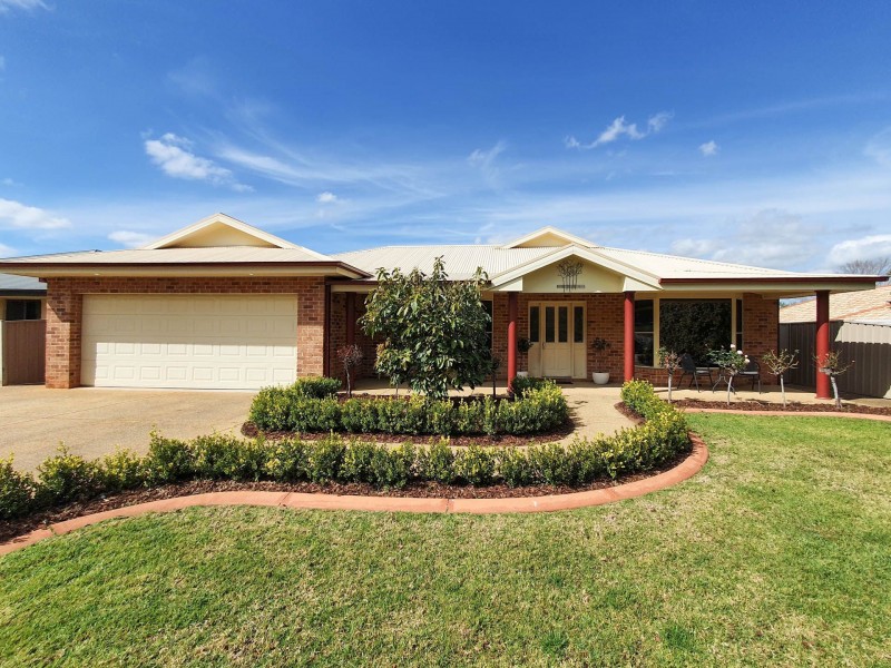 39 Horsley Street, Kooringal NSW 2650