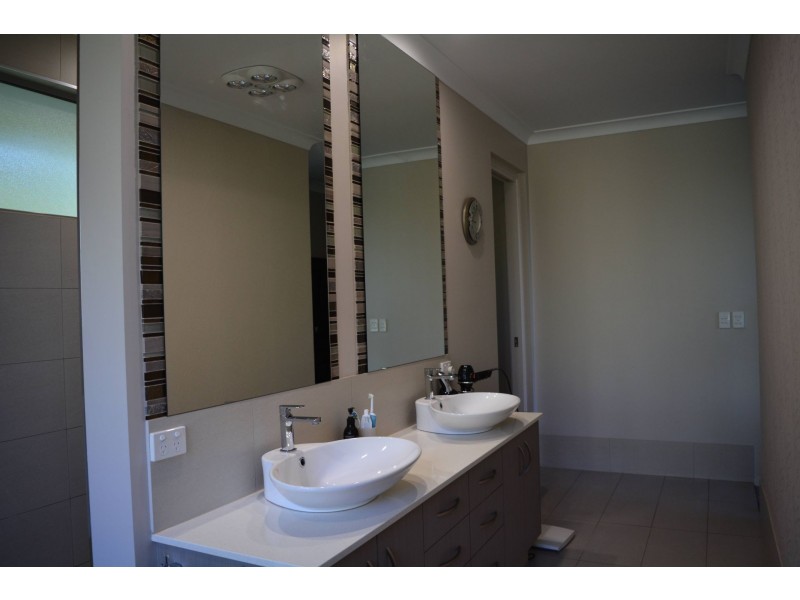 74 Carrington Road, Bonogin QLD 4213