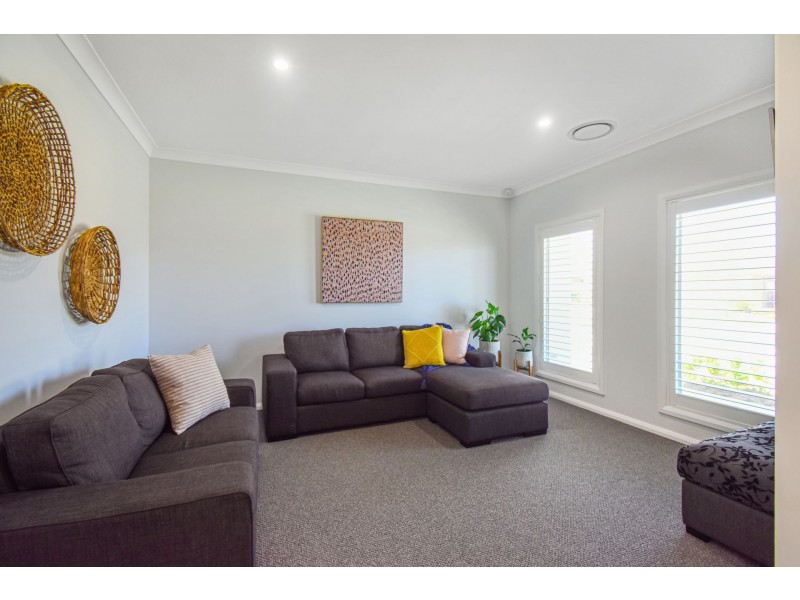5 Jimberoo Loop, Gobbagombalin NSW 2650