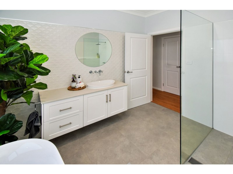 5 Jimberoo Loop, Gobbagombalin NSW 2650