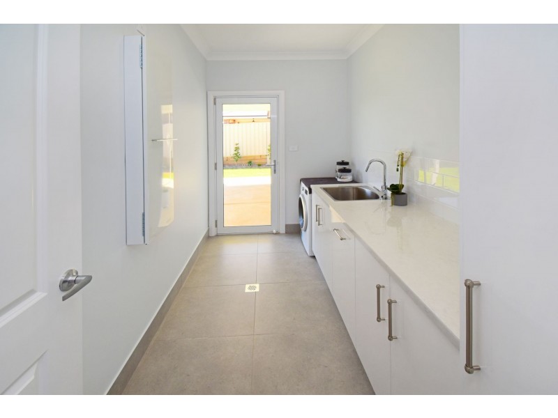 5 Jimberoo Loop, Gobbagombalin NSW 2650