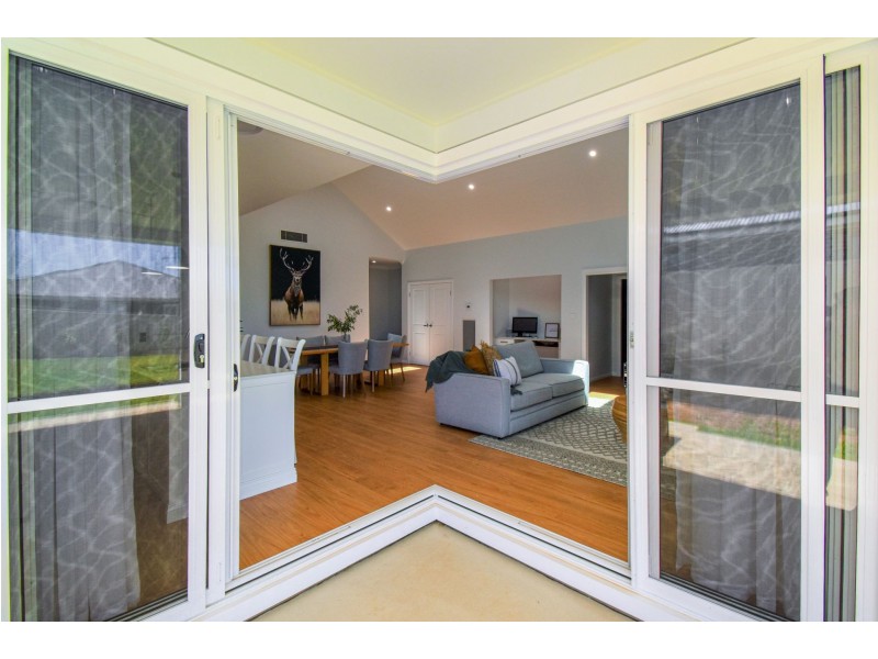 5 Jimberoo Loop, Gobbagombalin NSW 2650