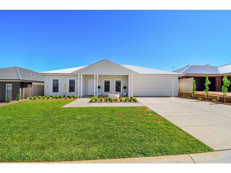 5 Jimberoo Loop, Gobbagombalin NSW 2650
