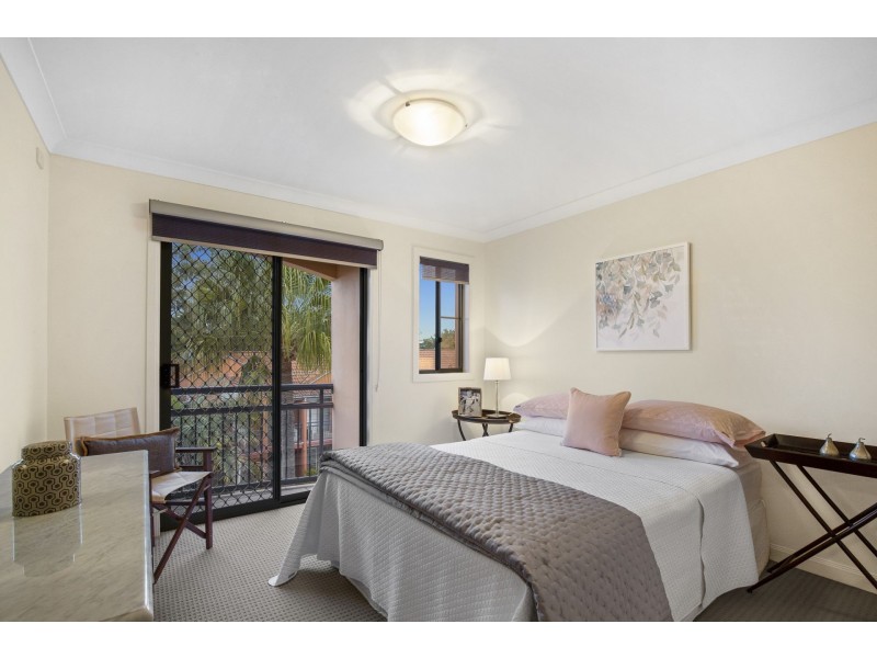 43 John Lund Drive, Hope Island QLD 4212