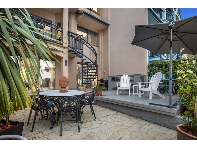 43 John Lund Drive, Hope Island QLD 4212