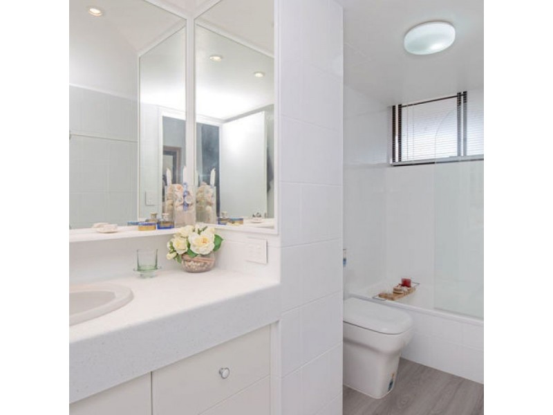 83/17 Bayview Street, Runaway Bay QLD 4216