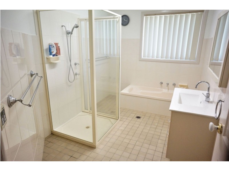 20 Dalley St, Parkes NSW 2870