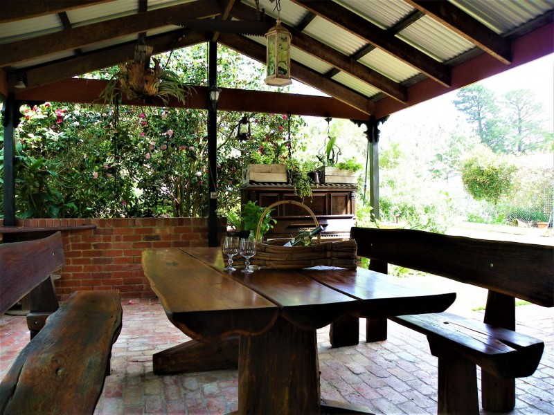 17 North Mountain Rd, Heathcote Junction VIC 3758