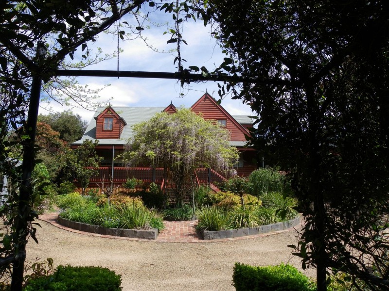 17 North Mountain Rd, Heathcote Junction VIC 3758