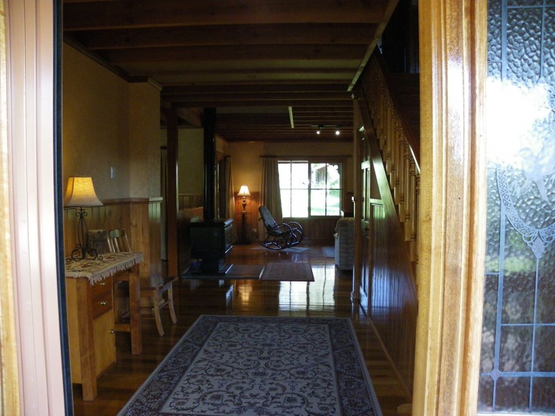 17 North Mountain Rd, Heathcote Junction VIC 3758