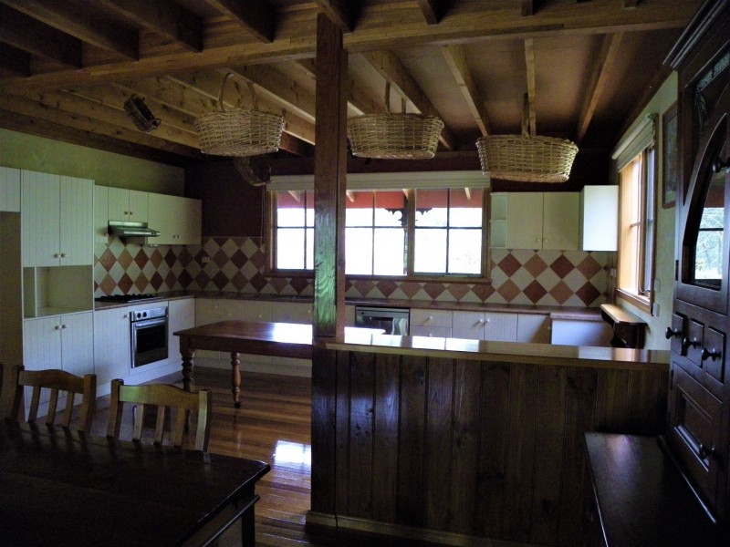 17 North Mountain Rd, Heathcote Junction VIC 3758