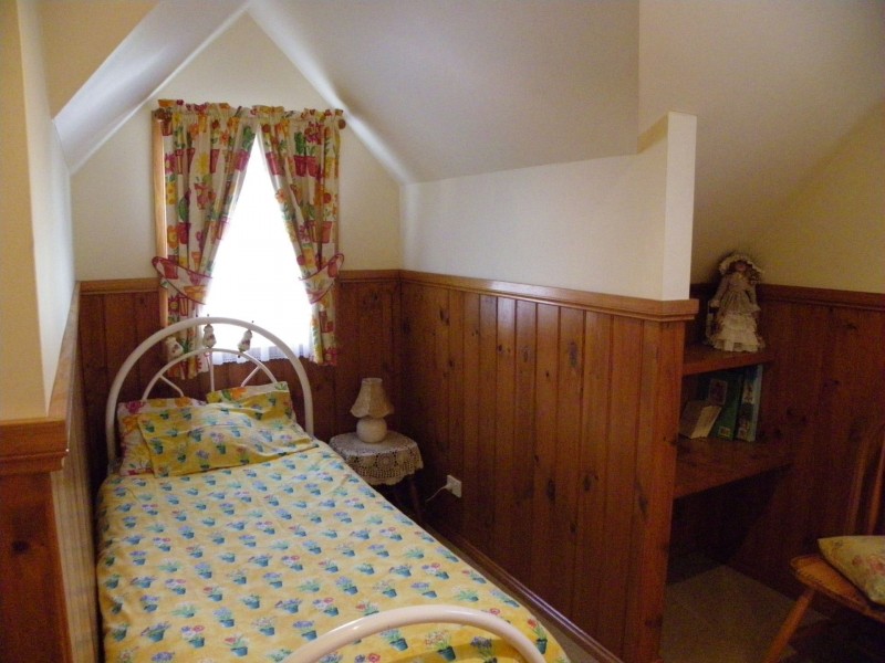 17 North Mountain Rd, Heathcote Junction VIC 3758