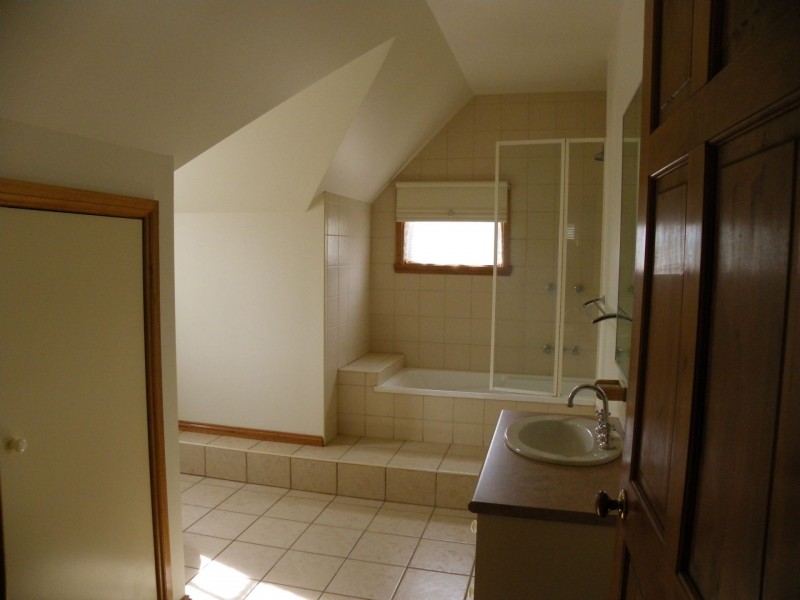 17 North Mountain Rd, Heathcote Junction VIC 3758