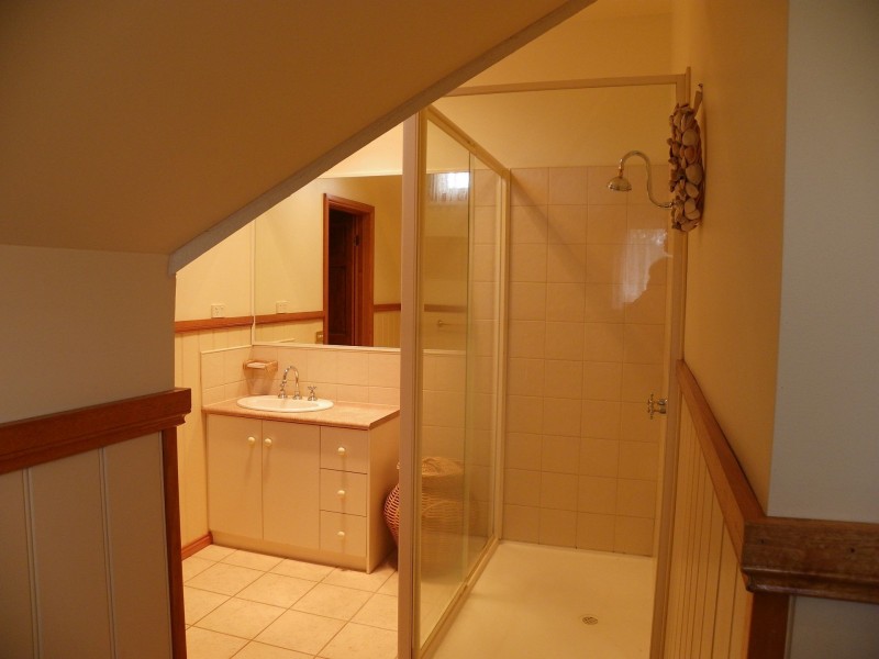 17 North Mountain Rd, Heathcote Junction VIC 3758