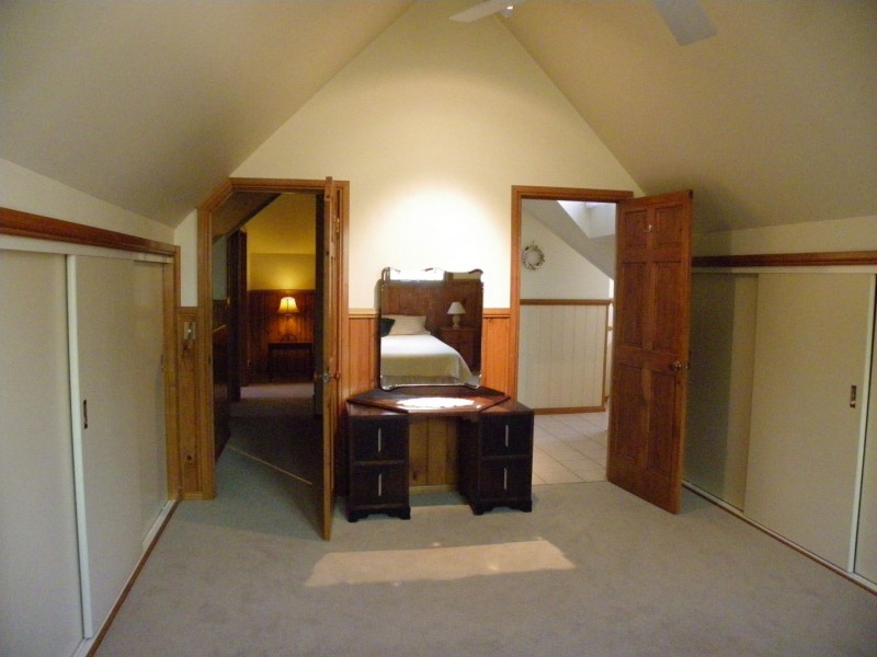 17 North Mountain Rd, Heathcote Junction VIC 3758