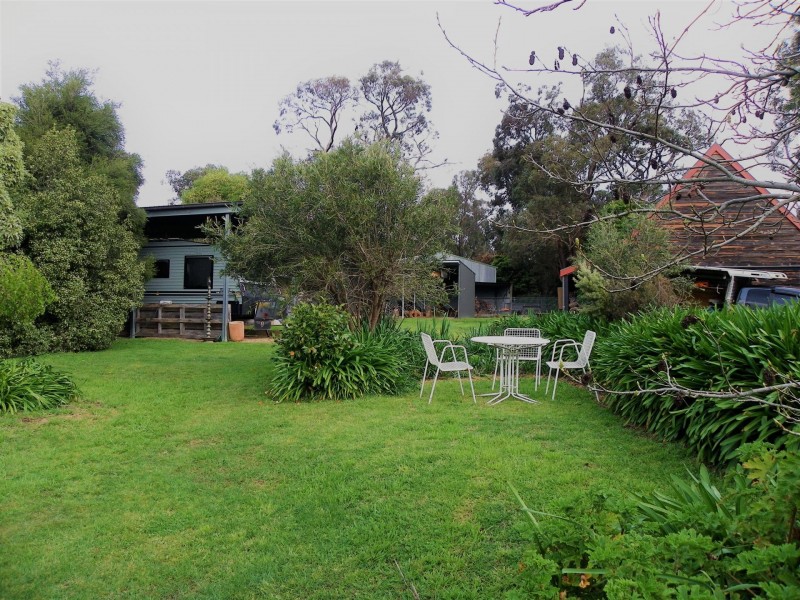 17 North Mountain Rd, Heathcote Junction VIC 3758