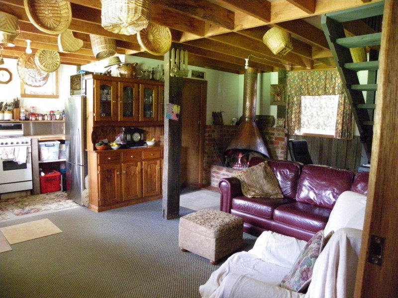 17 North Mountain Rd, Heathcote Junction VIC 3758