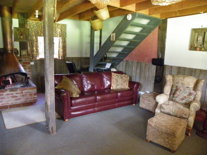 17 North Mountain Rd, Heathcote Junction VIC 3758