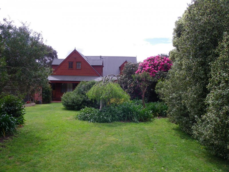 17 North Mountain Rd, Heathcote Junction VIC 3758