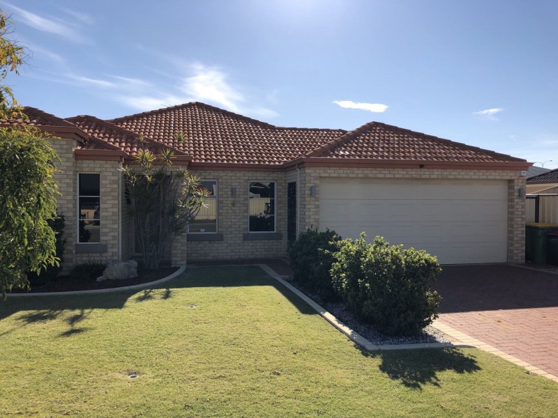 4 Sorrento Turn, Secret Harbour WA 6173