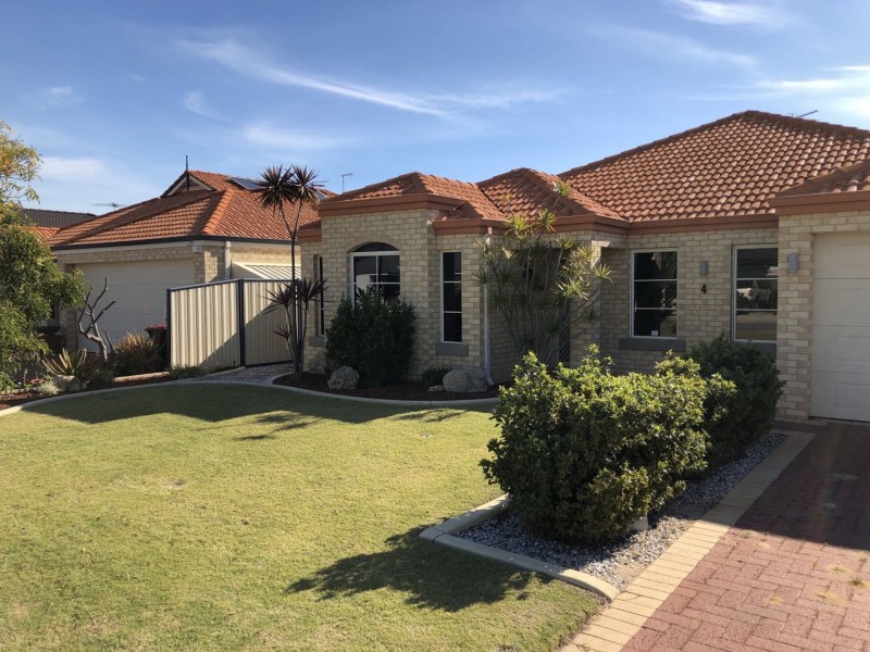 4 Sorrento Turn, Secret Harbour WA 6173