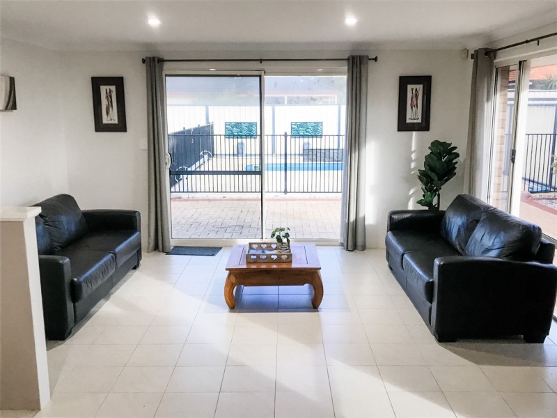 4 Sorrento Turn, Secret Harbour WA 6173