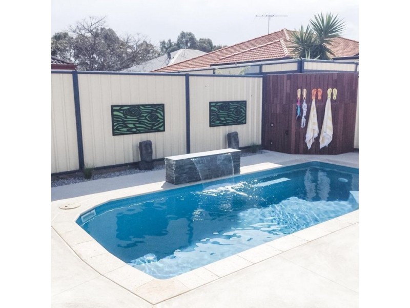 4 Sorrento Turn, Secret Harbour WA 6173