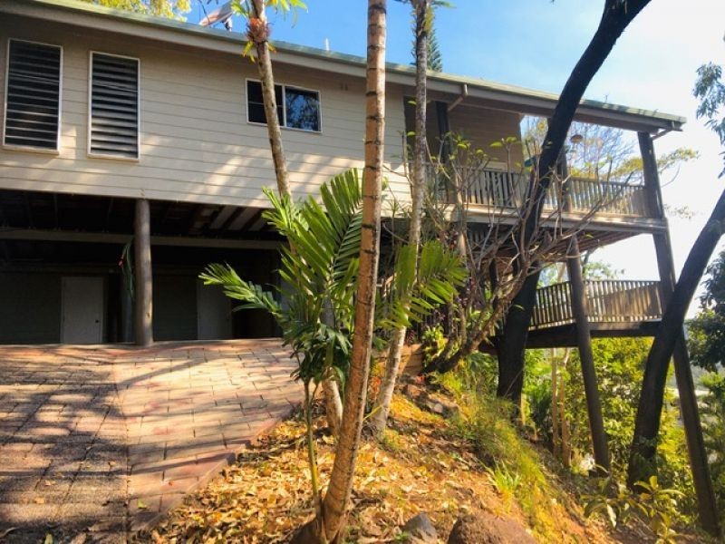 2 Tari Place, Trinity Beach QLD 4879