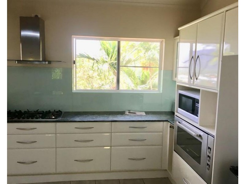 2 Tari Place, Trinity Beach QLD 4879