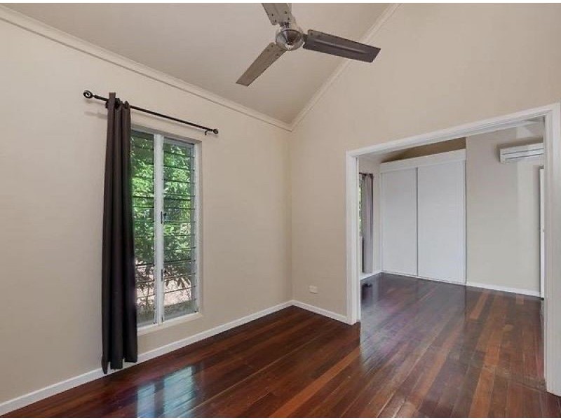 2 Tari Place, Trinity Beach QLD 4879