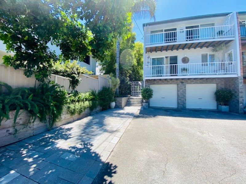 Villa 1/7A Government Road, Labrador QLD 4215