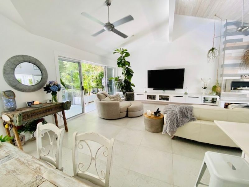 Villa 1/7A Government Road, Labrador QLD 4215