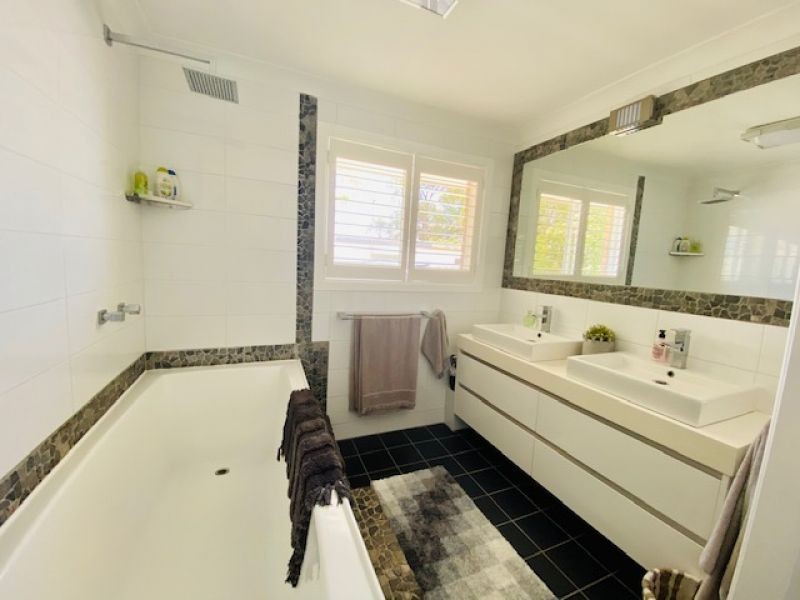 Villa 1/7A Government Road, Labrador QLD 4215