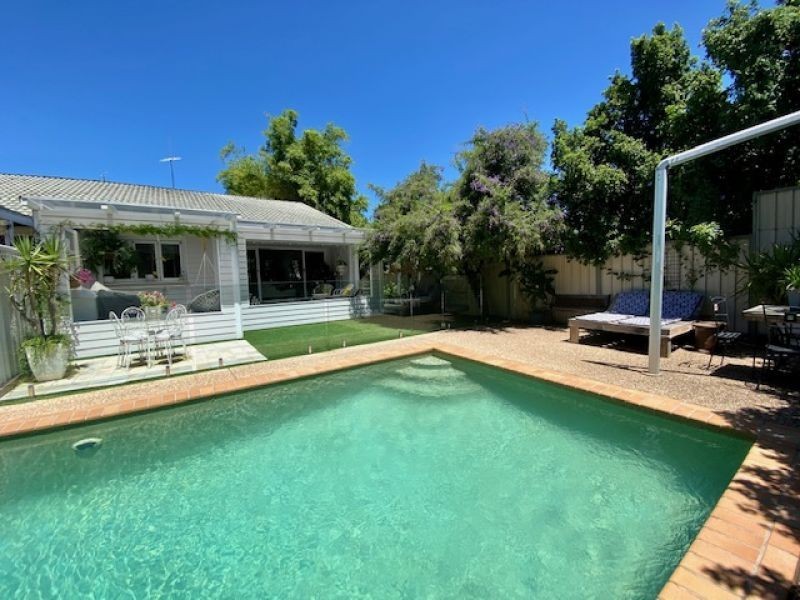 Villa 1/7A Government Road, Labrador QLD 4215