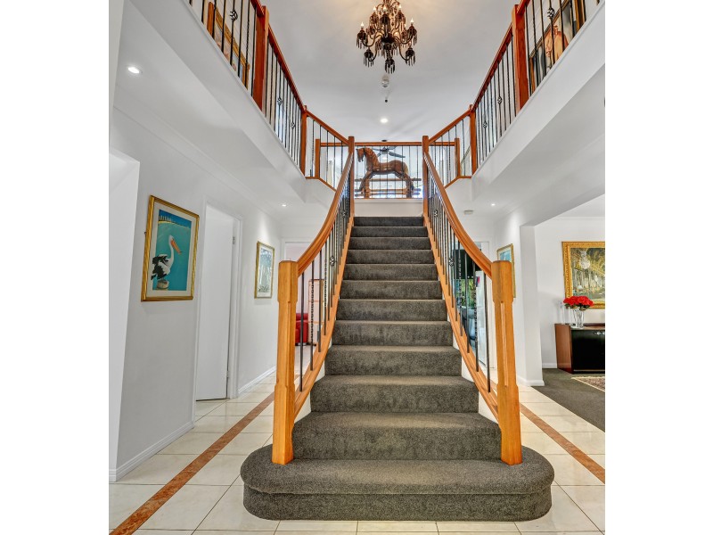 61 Kersley Road, Kenmore QLD 4069