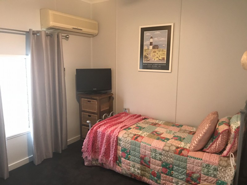 42 Tenth Avenue, Railway Estate QLD 4810