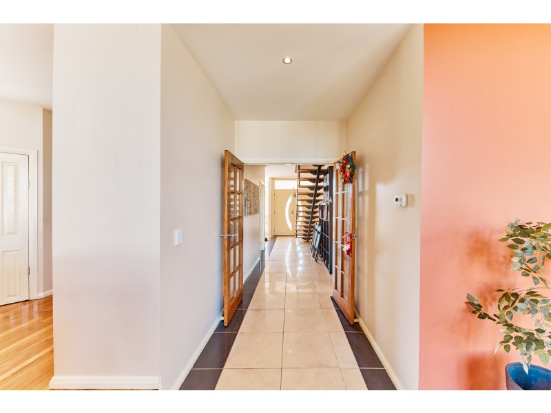 5 Mount Eccles Place, Caroline Springs VIC 3023