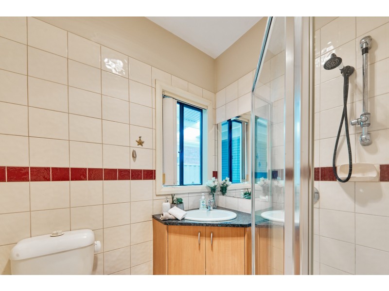 5 Mount Eccles Place, Caroline Springs VIC 3023