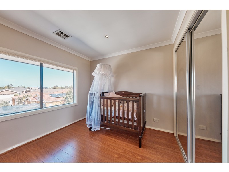 5 Mount Eccles Place, Caroline Springs VIC 3023
