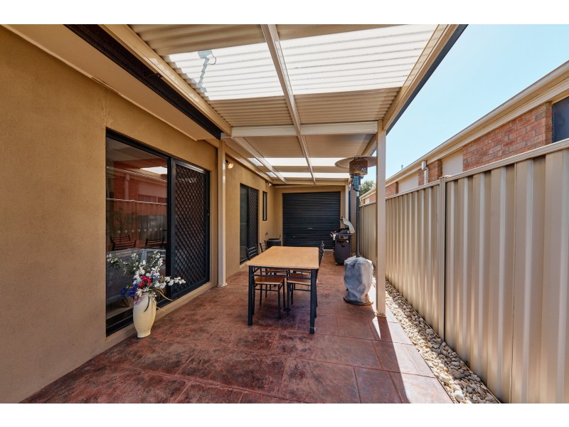 5 Mount Eccles Place, Caroline Springs VIC 3023