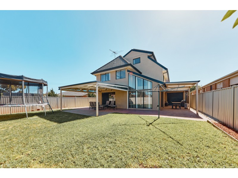 5 Mount Eccles Place, Caroline Springs VIC 3023